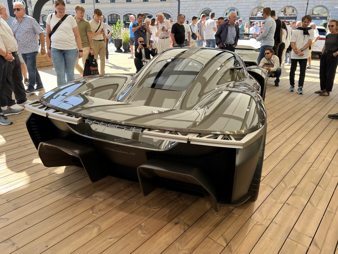 Rear aerodynamic design with spoiler and diffuser elements