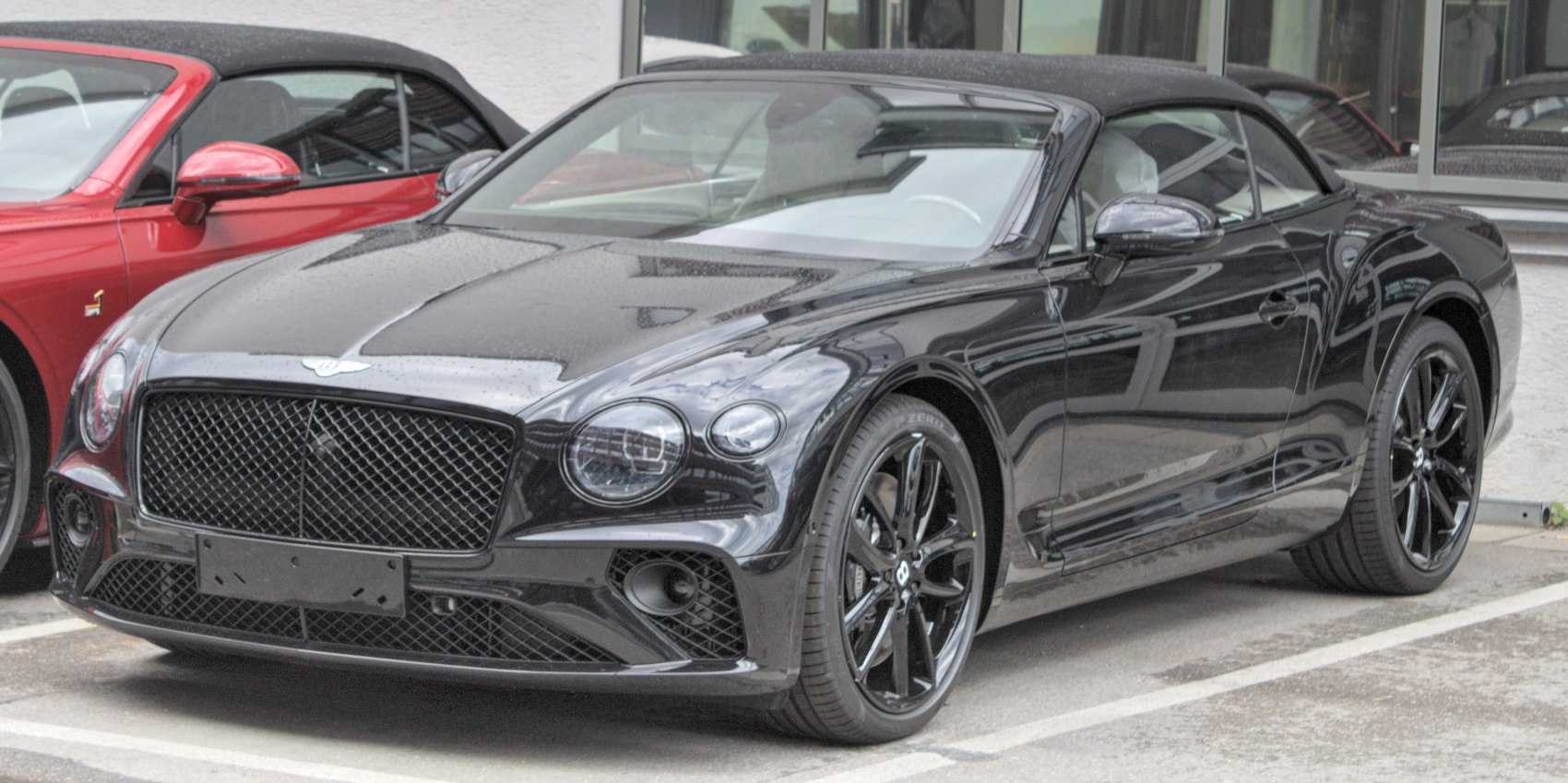 Convertible with mesh front grille and black alloy wheels