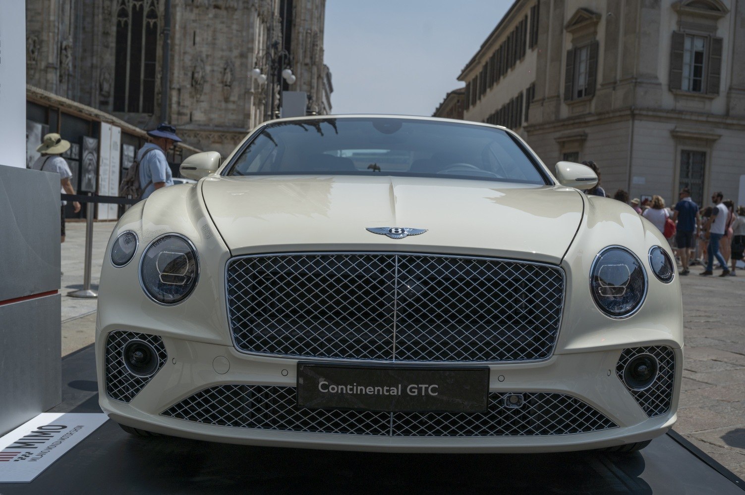 Front mesh grille with prominent round headlights