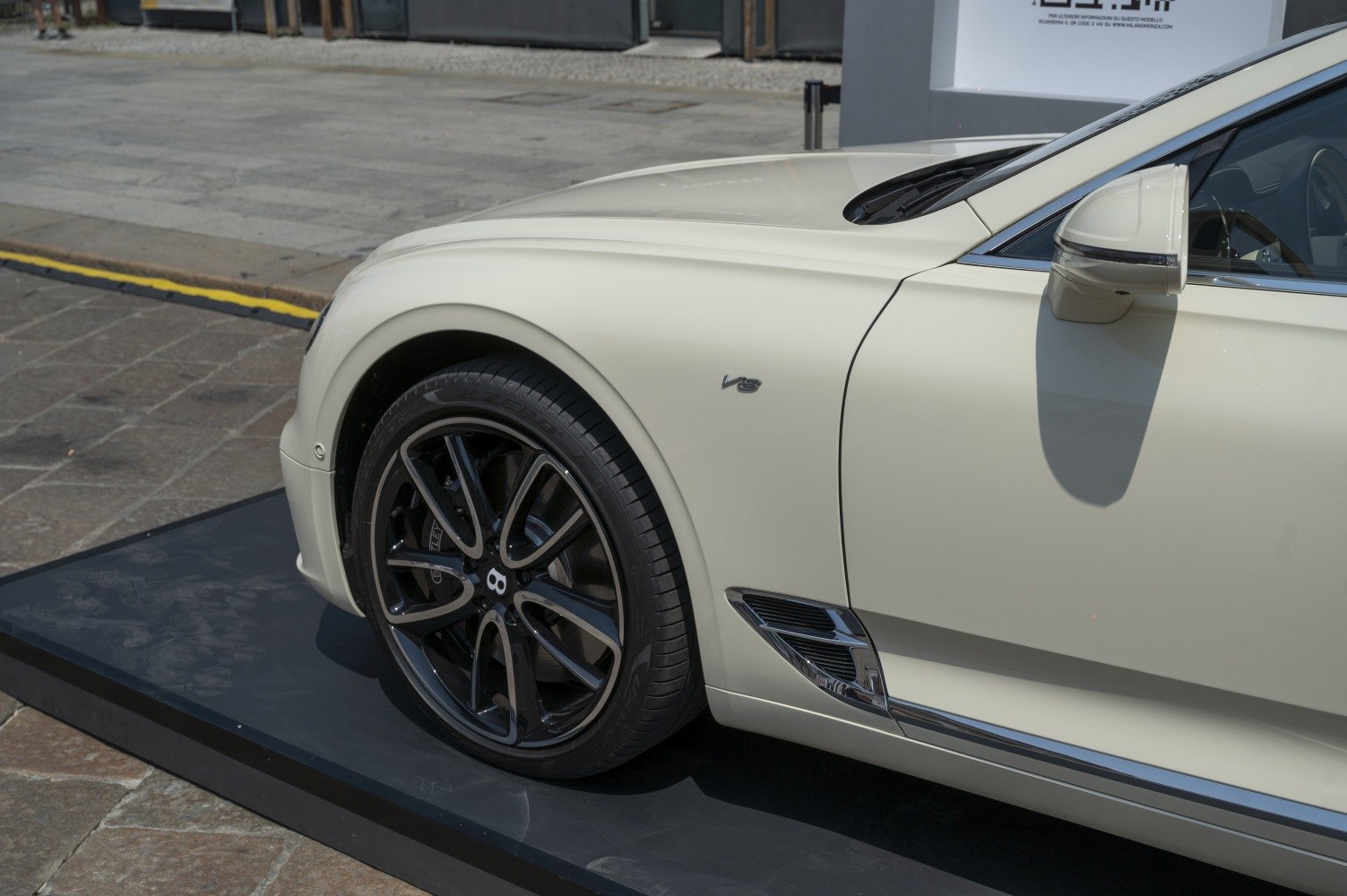 Black alloy wheel and V8 emblem on front fender