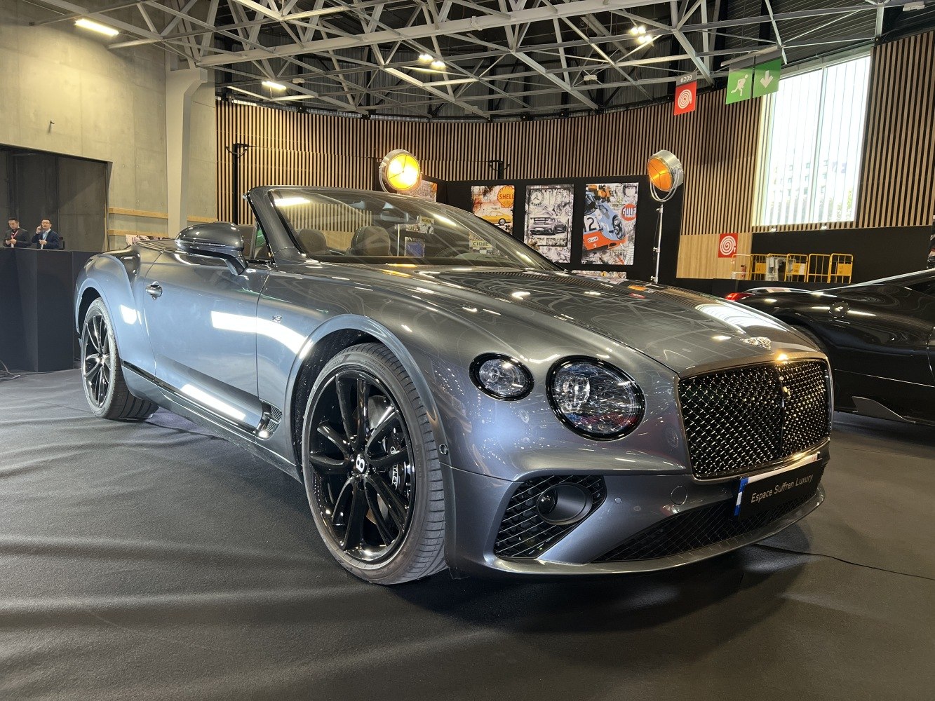 Convertible with mesh grille and black alloy wheels