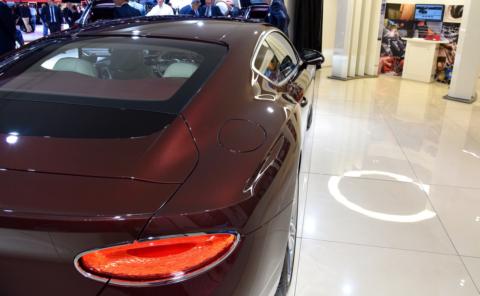 Rear side view with distinct taillight and rear window curvature
