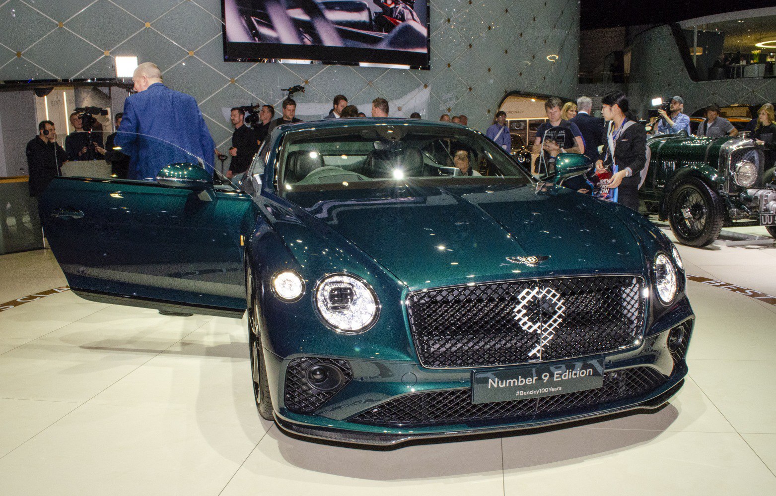 Bentley Continental GT III front grille and round headlights with open door