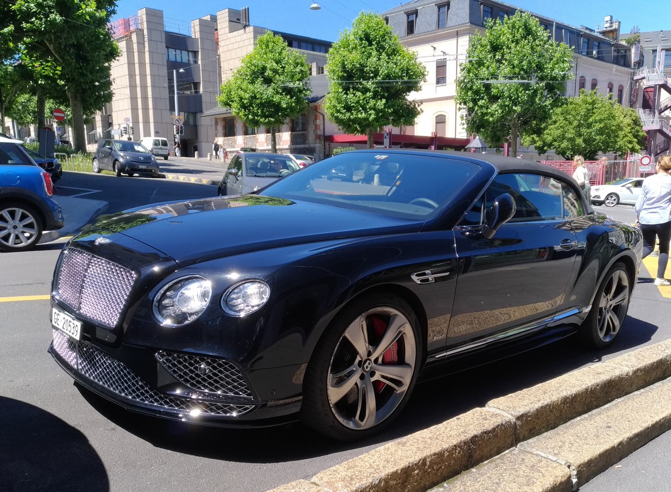 Luxury convertible with chrome mesh grille and alloy wheels