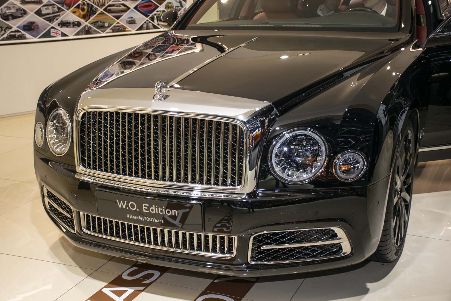 Luxury front grille and round headlights with chrome accents