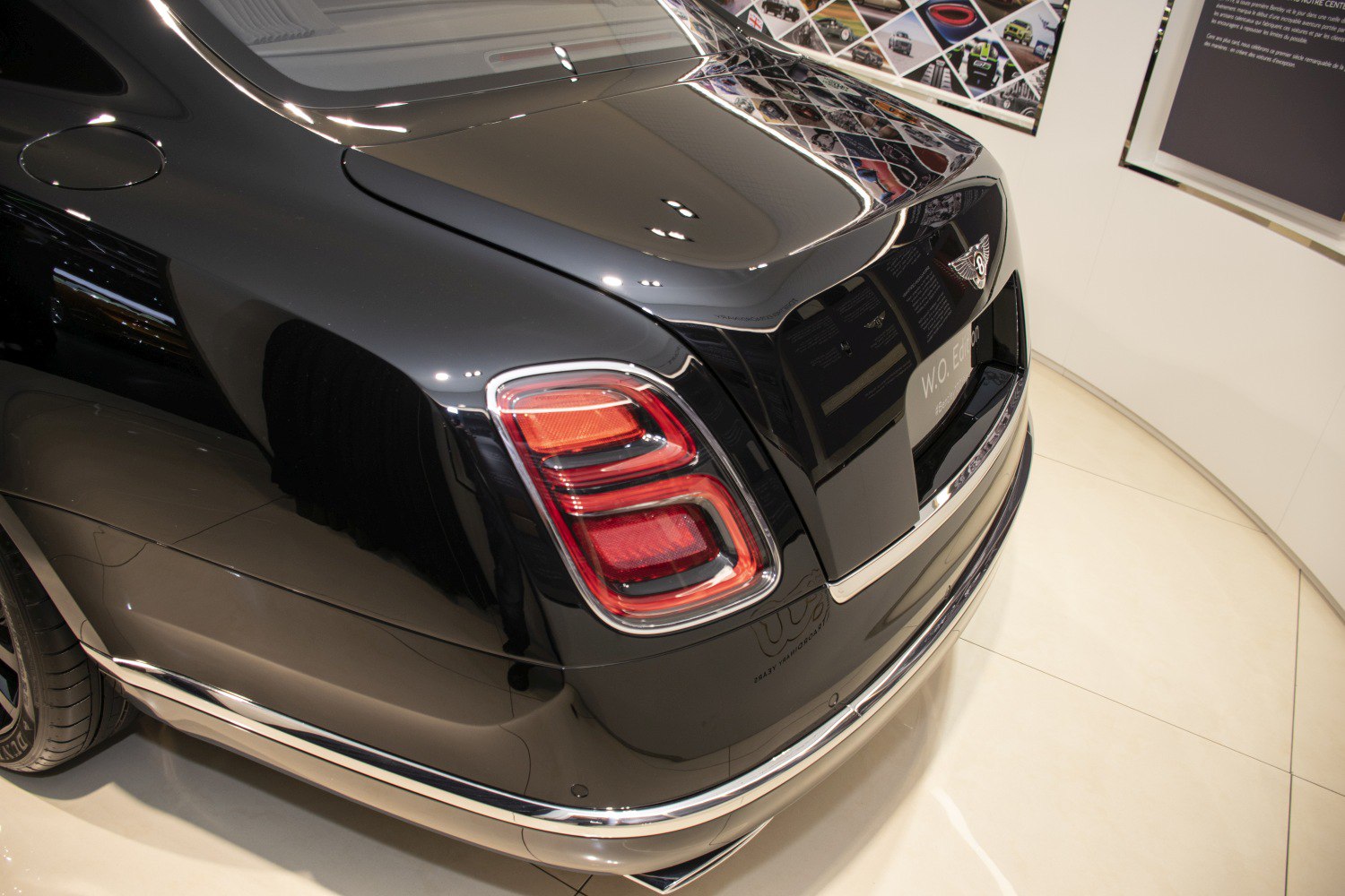 Close-up of rear taillight and trunk with chrome trim