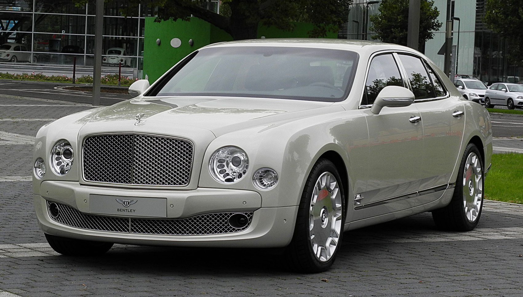 Luxury sedan front grille and dual round headlights