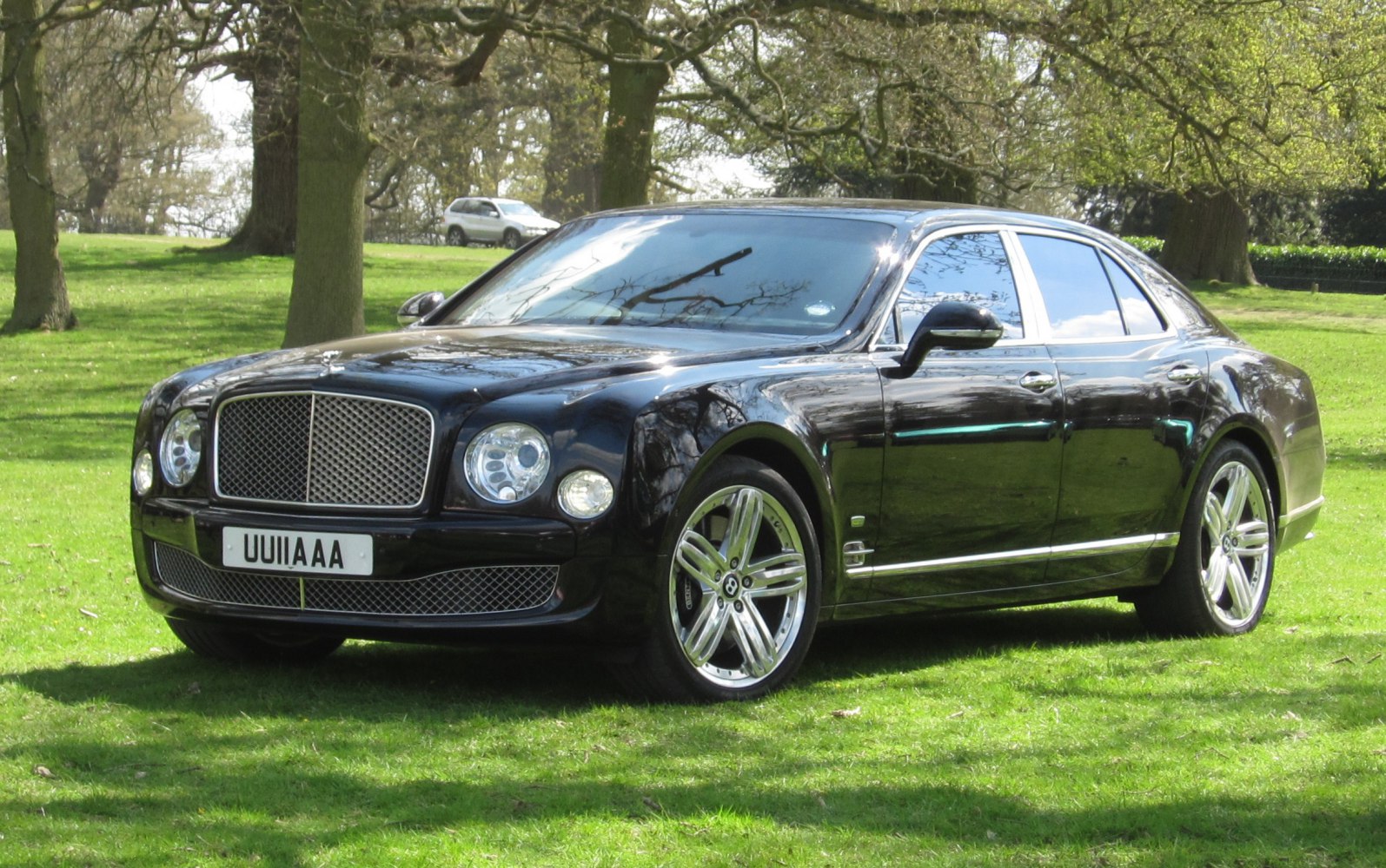 Luxury saloon with prominent front grille and round headlights