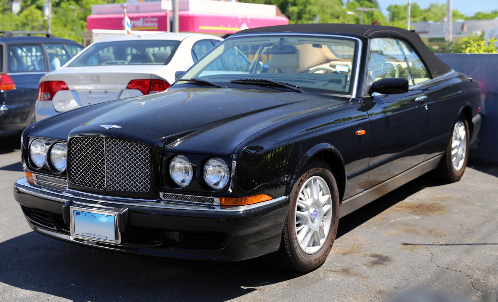 Convertible with dual round headlights and mesh front grille
