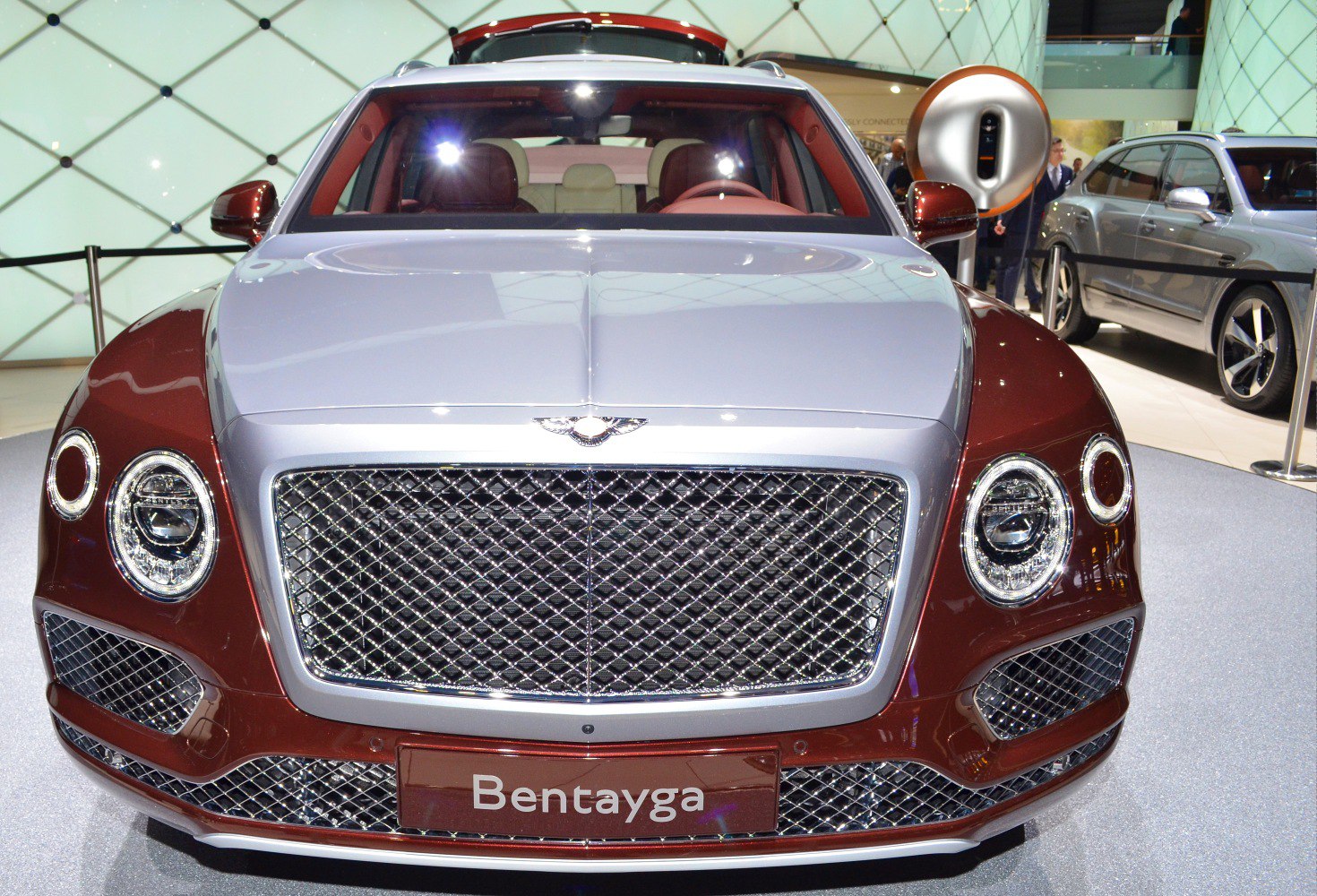 Luxury SUV front grille and round LED headlights with chrome mesh design