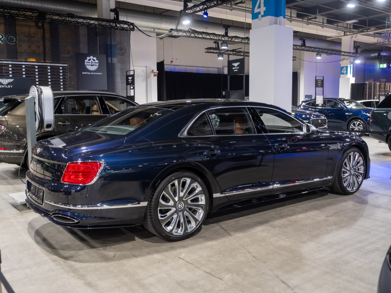 Luxurious rear and side profile with distinctive alloy wheels