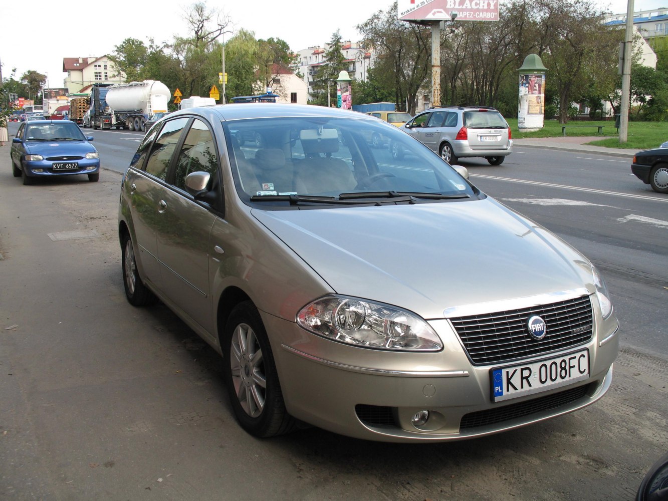 Front-right perspective showing grille and headlamps.
