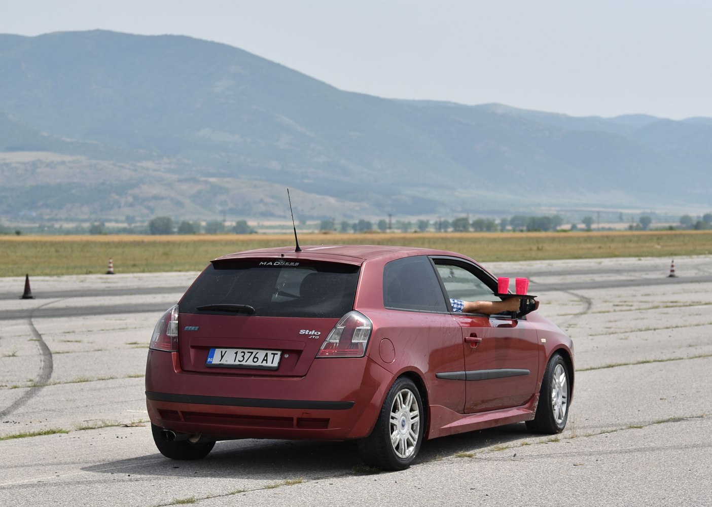 3-door hatchback rear view with serving arm and tray outside side window