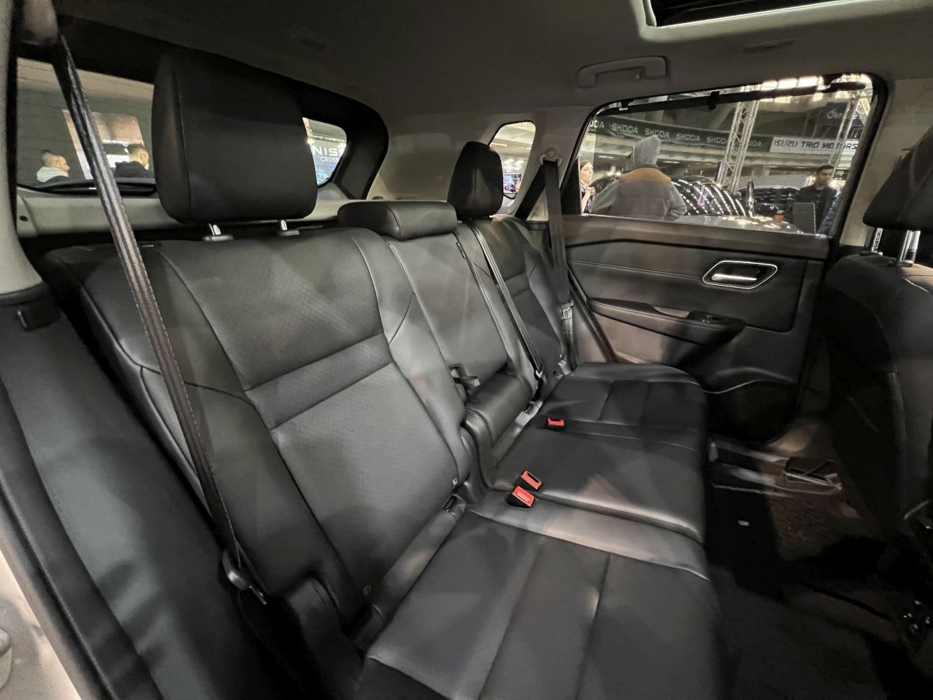 Black leather rear seats with headrests and seat belts