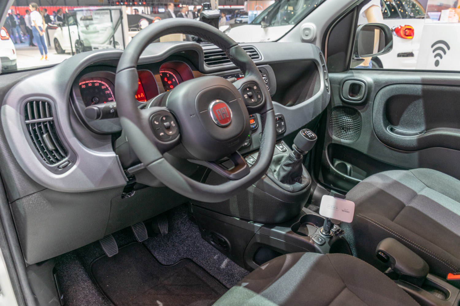 Dashboard and steering wheel with manual gear shift