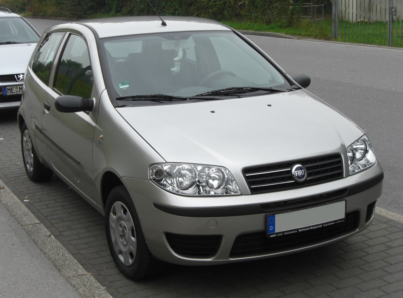 Front angle of 3-door compact hatchback with distinctive grille and headlights