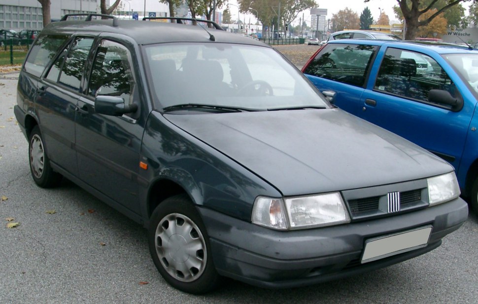 Front-side view of a 1990s station wagon with roof rails and rectangular headlights