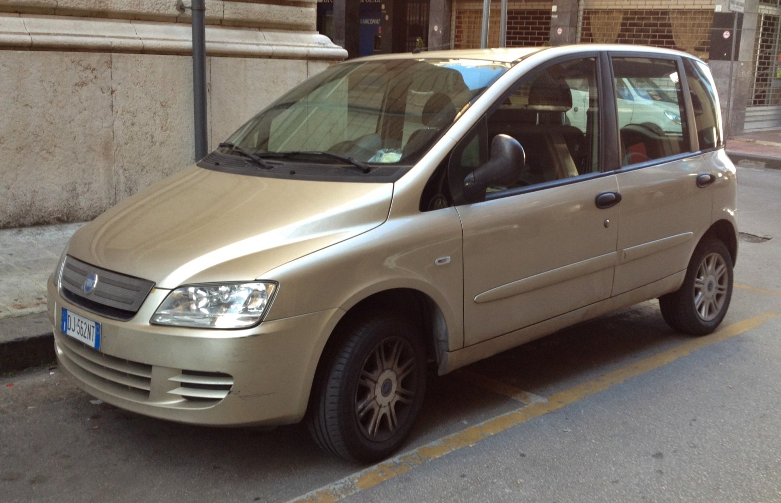 Compact MPV front side view with rounded front and multi-window design
