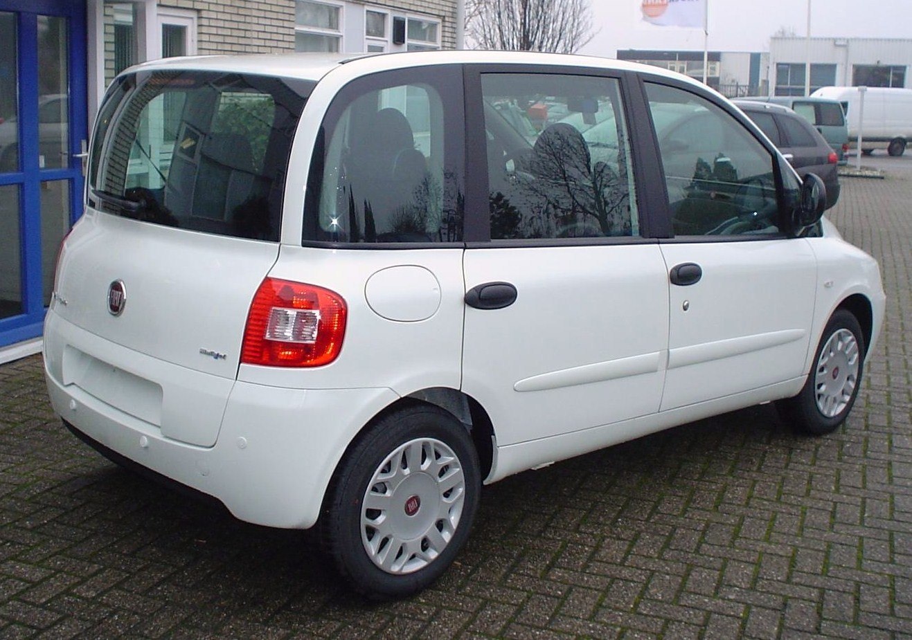 Rear side view of compact MPV with distinct taillights and wide rear window