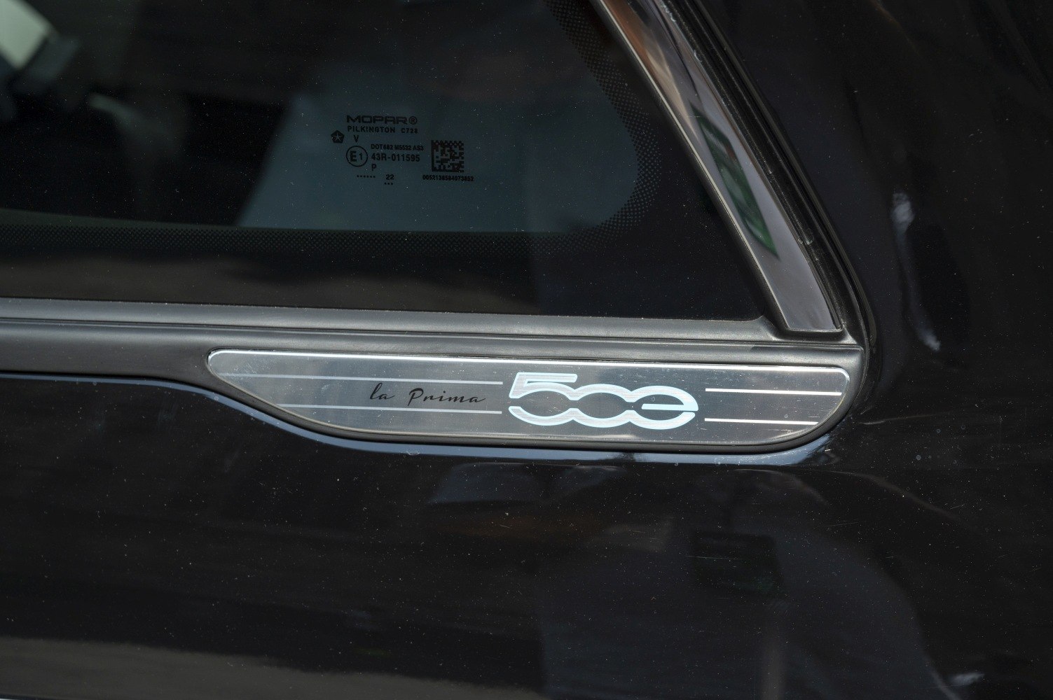 La Prima badge on a Fiat 500e Cabrio door panel