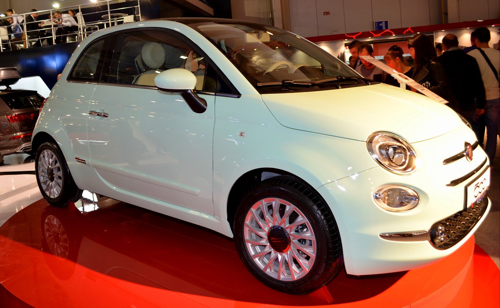 Side profile and alloy wheels of Fiat 500 facelift model