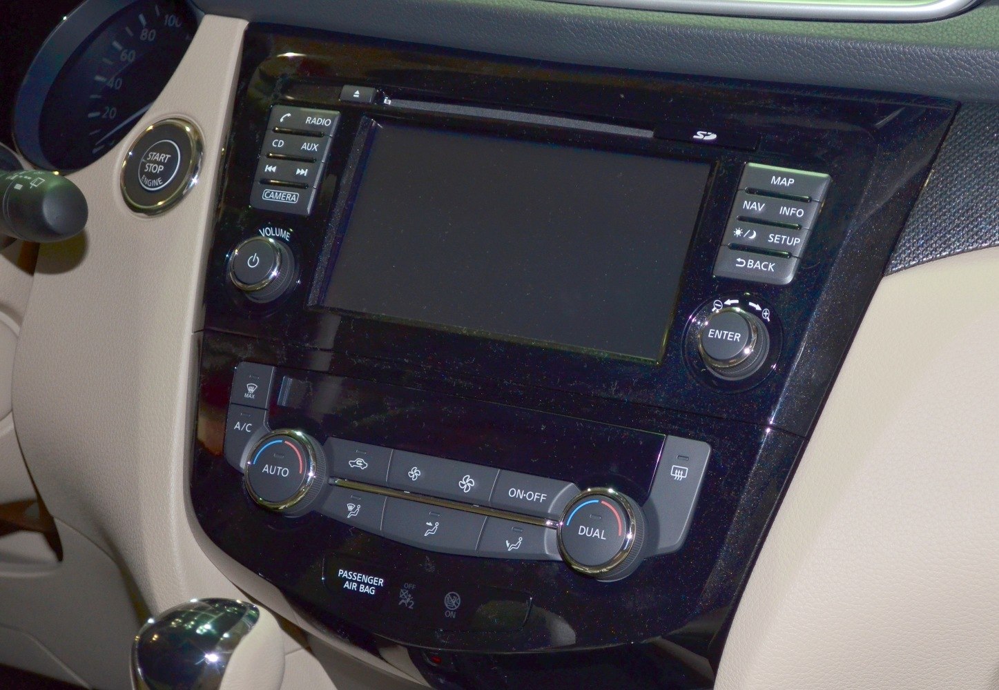 Car multimedia touchscreen with climate and audio control knobs