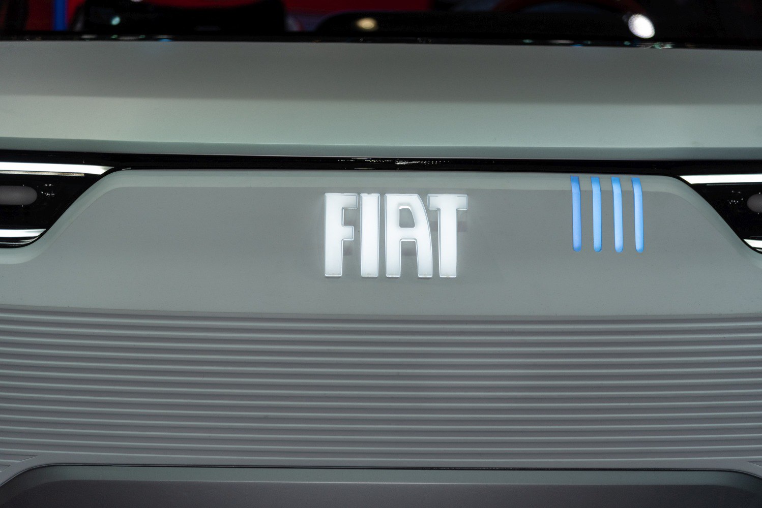 Front grill with illuminated Fiat logo and horizontal lines