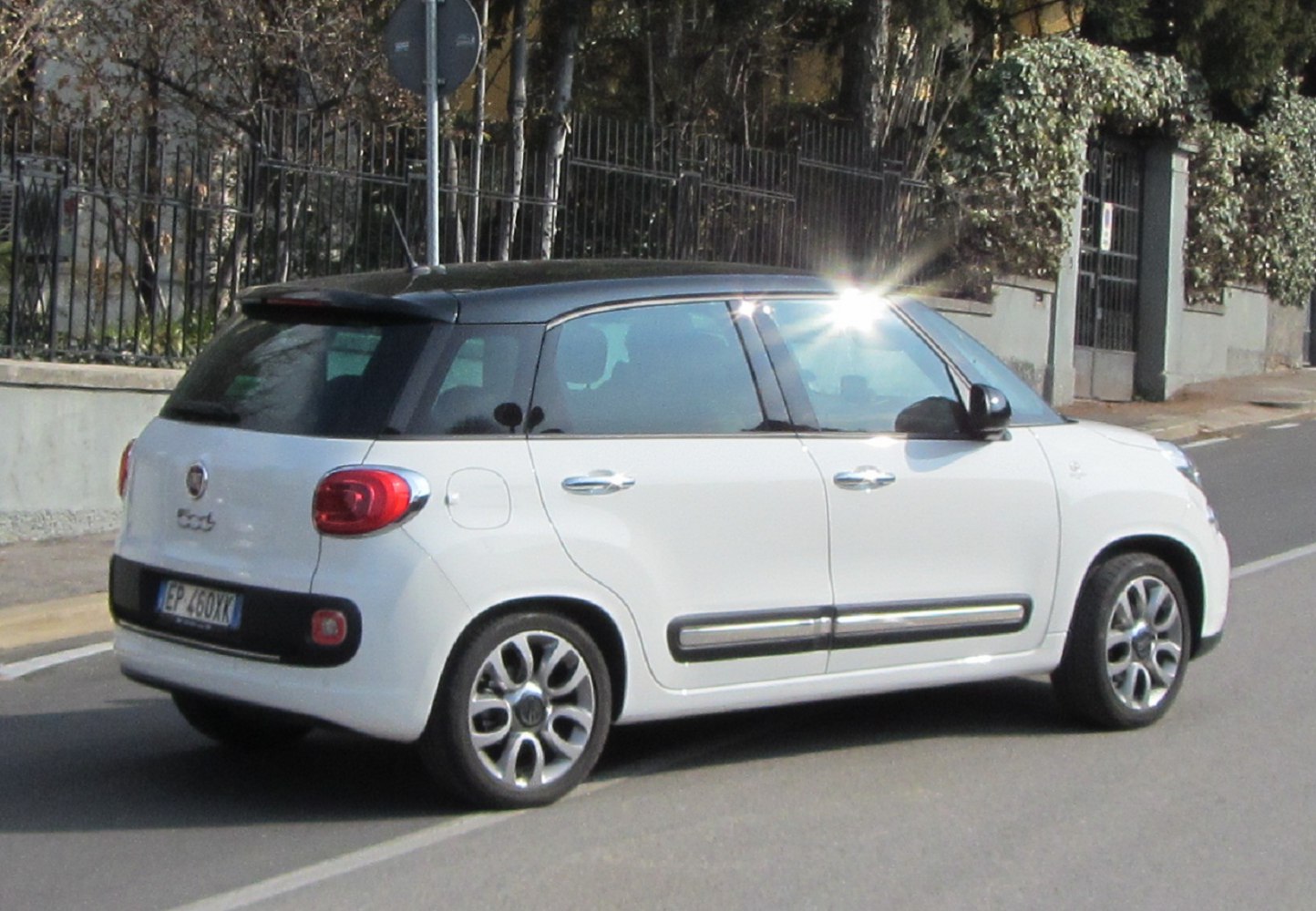 Two-tone roof and alloy wheels on compact urban vehicle