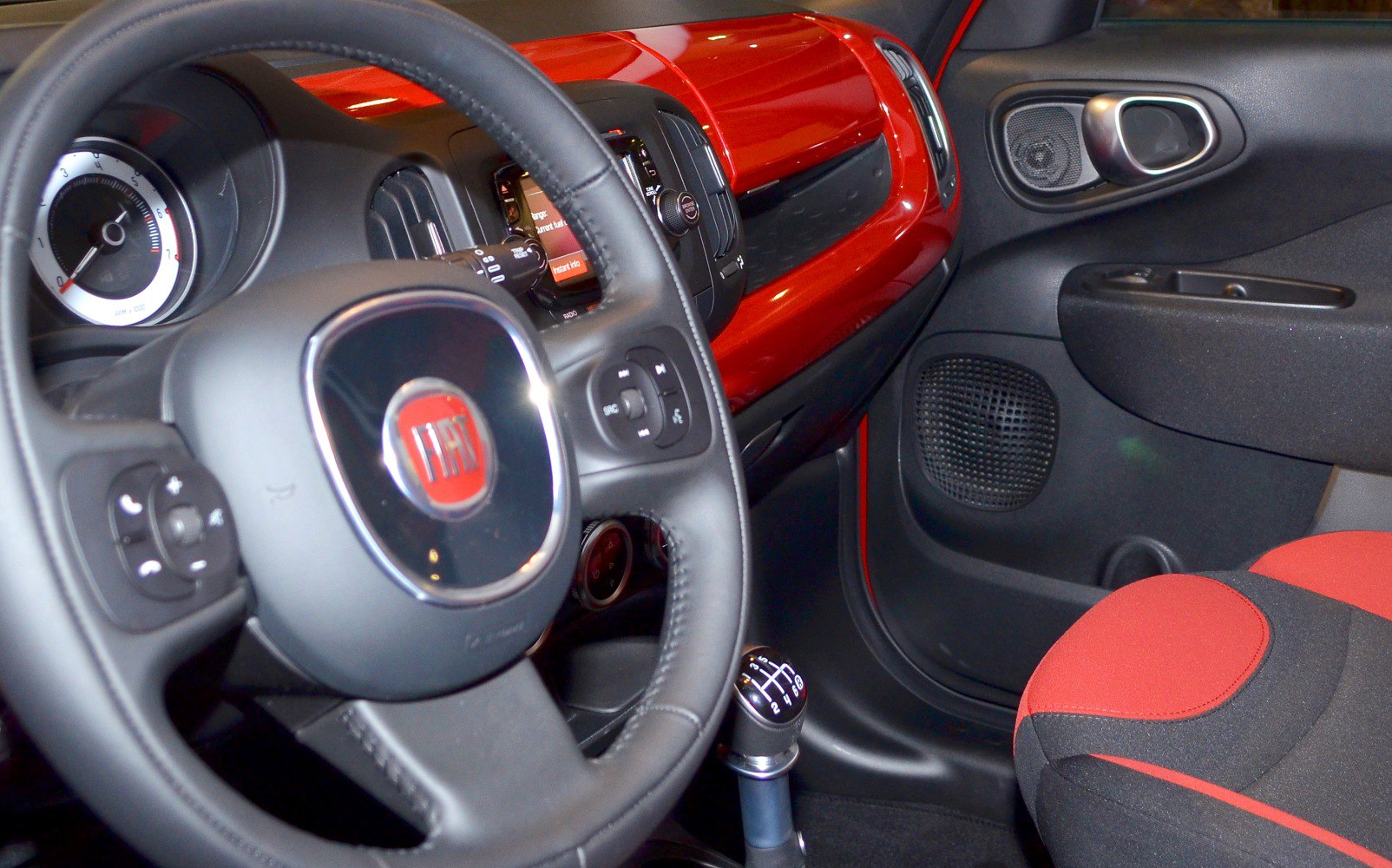 Dashboard, steering wheel, and gear shift interior details