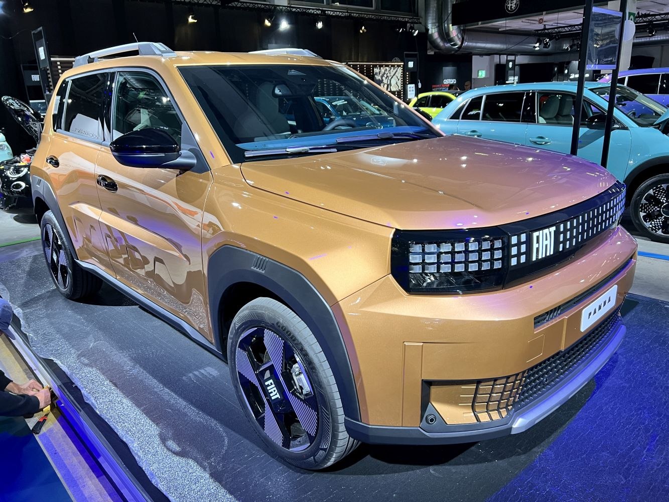 Compact SUV with LED grille lights and unique alloy wheels