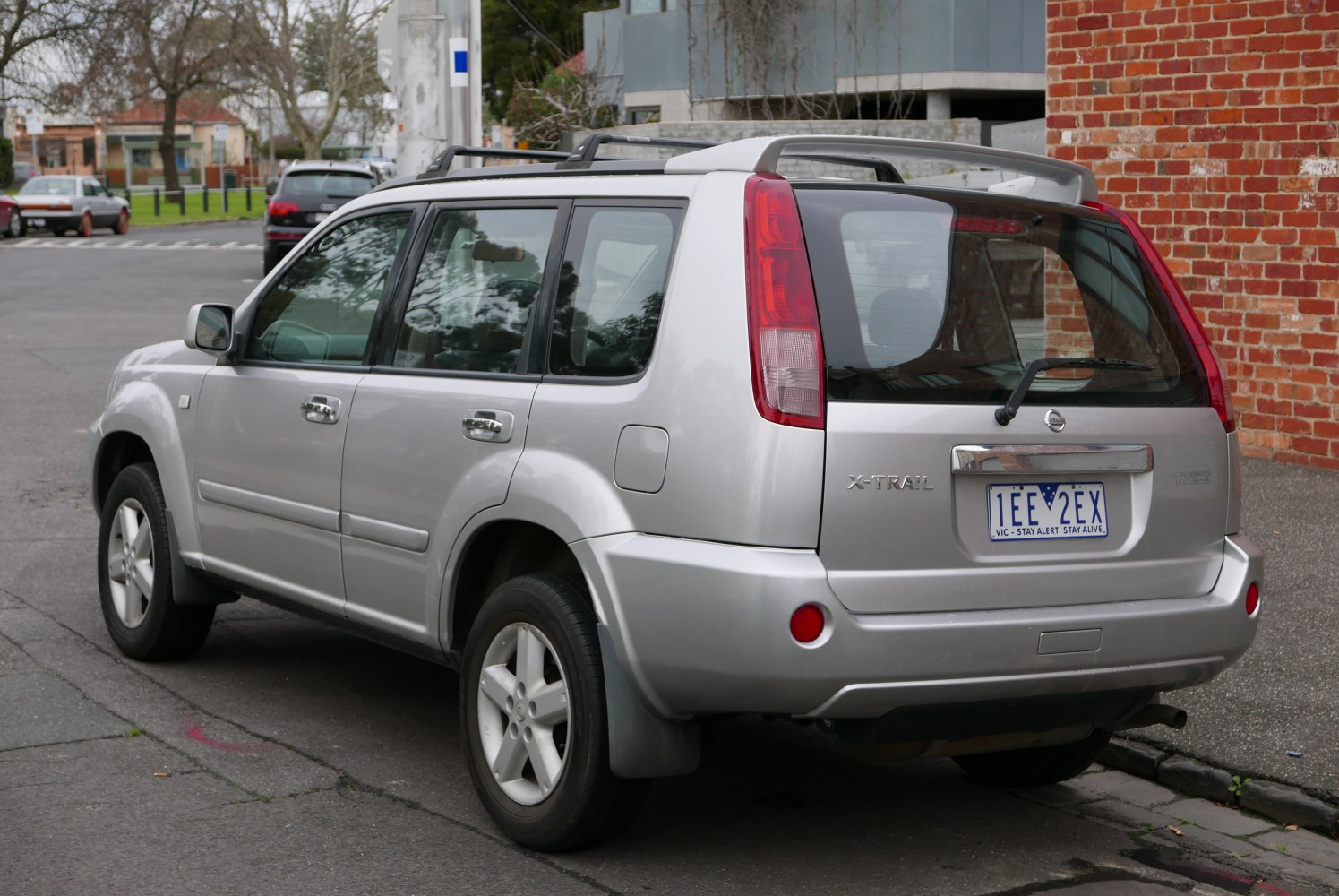 Rear side profile with distinctive vertical taillights and SUV roof rails