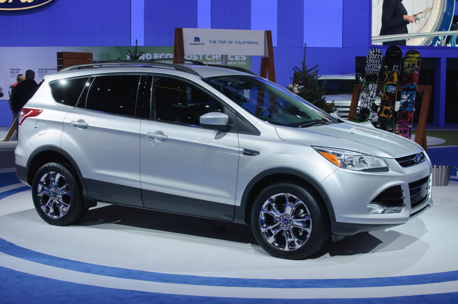 Silver SUV side profile with chrome wheels
