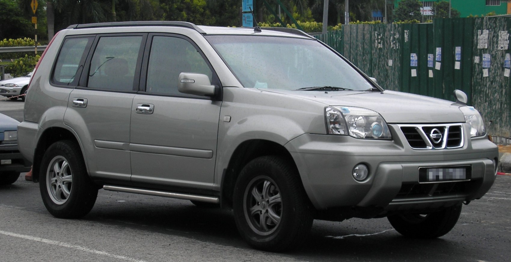 Compact SUV front side with clamshell headlights and roof rails