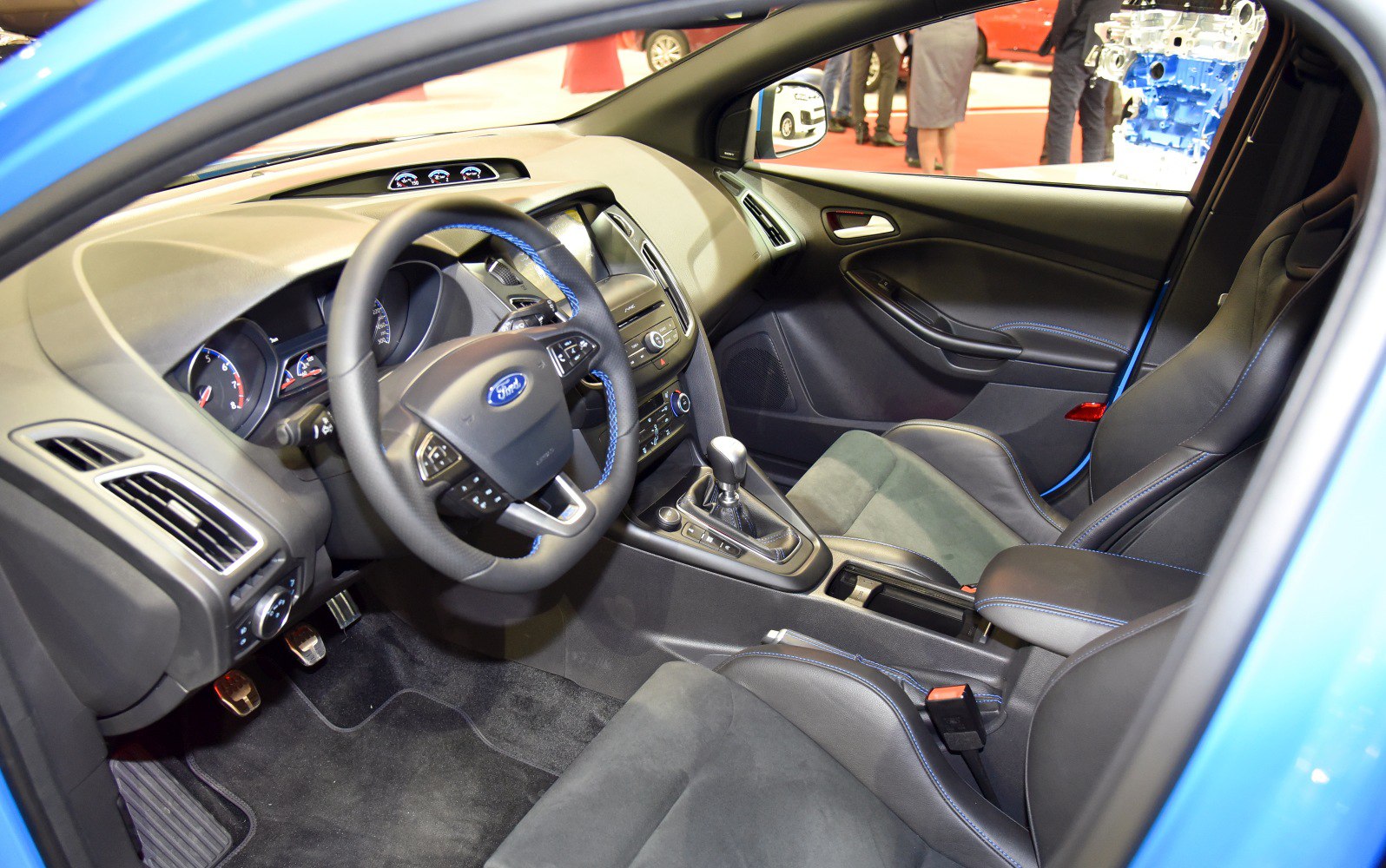 Sporty interior with manual transmission and ergonomic seats