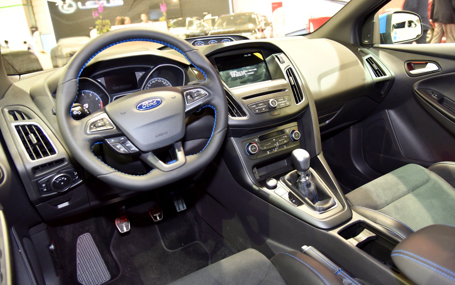 Steering wheel, dashboard, center console with gear shift