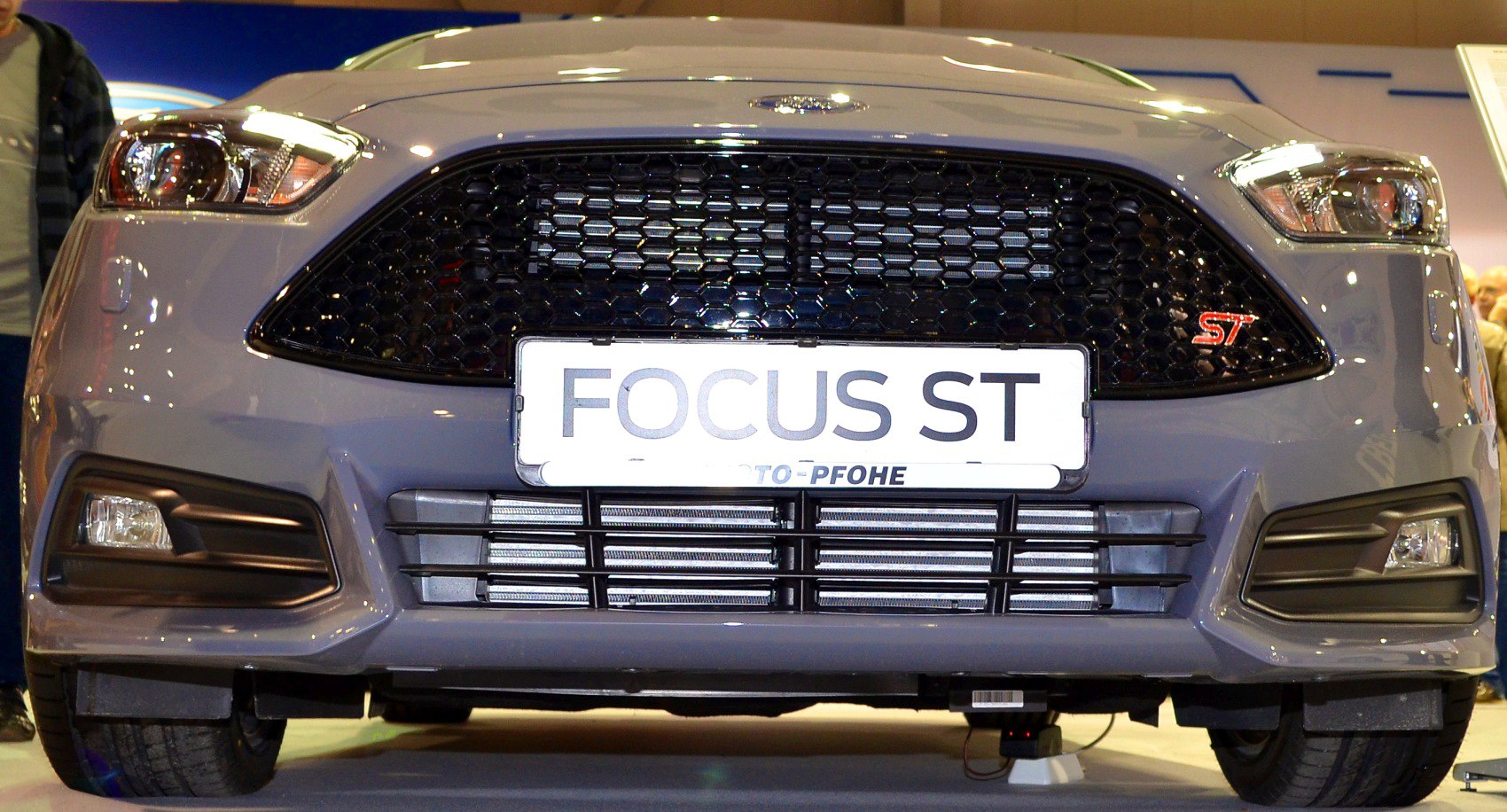 Aggressive front grille and sharp headlights with ST badge