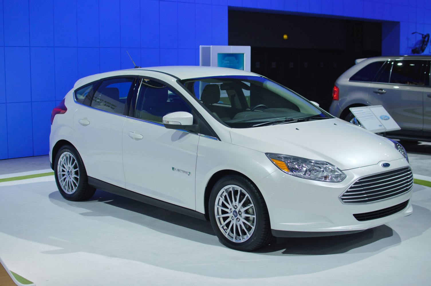 Front side view of a facelifted hatchback with electric badge and modern grille