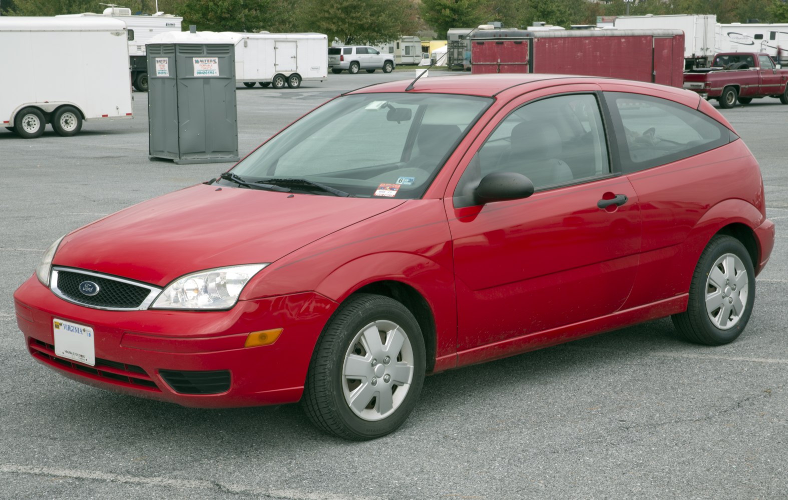 Front side view of classic hatchback with rounded design