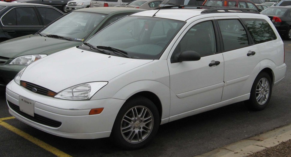 Station wagon with compact design and classic headlight shape
