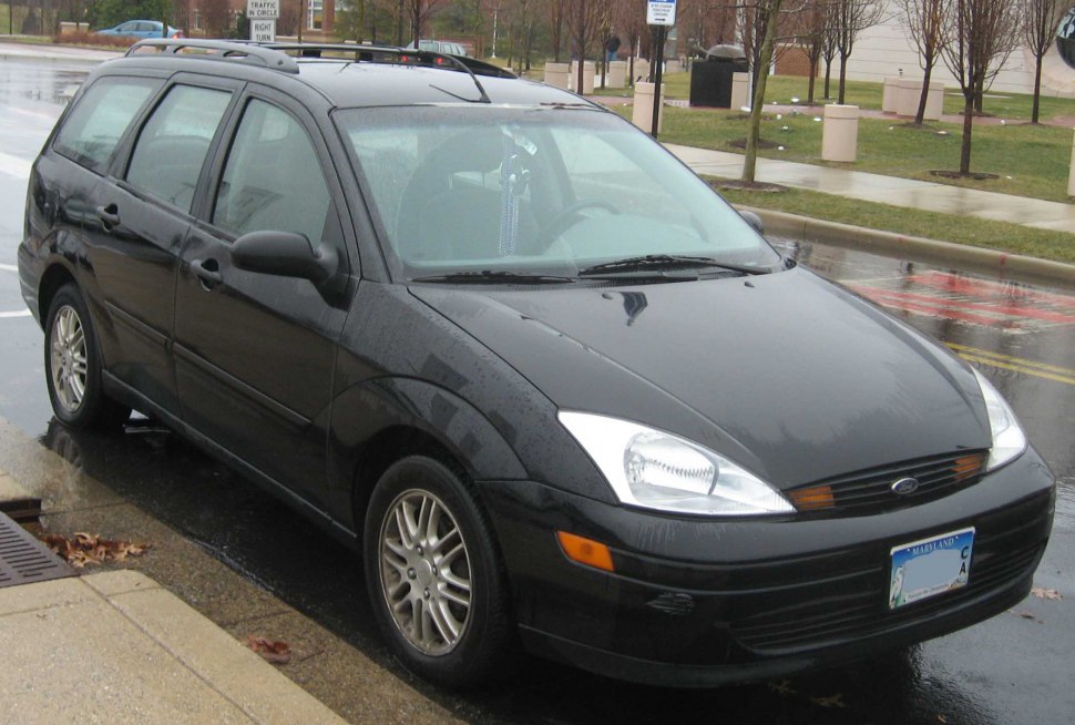 Black mid-size wagon with roof rails and alloy wheels