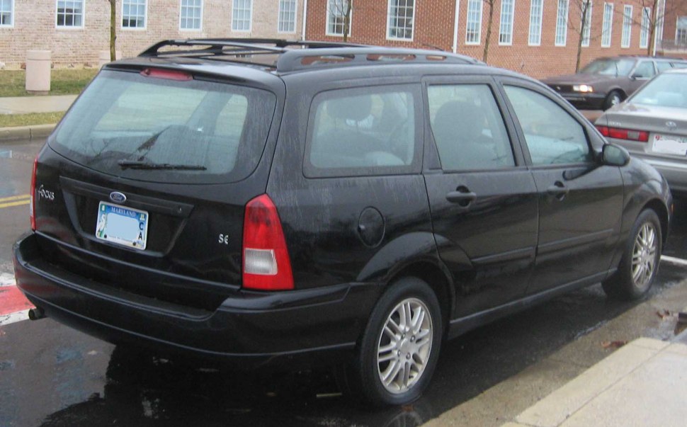 Rear view of black wagon with roof rails and taillights