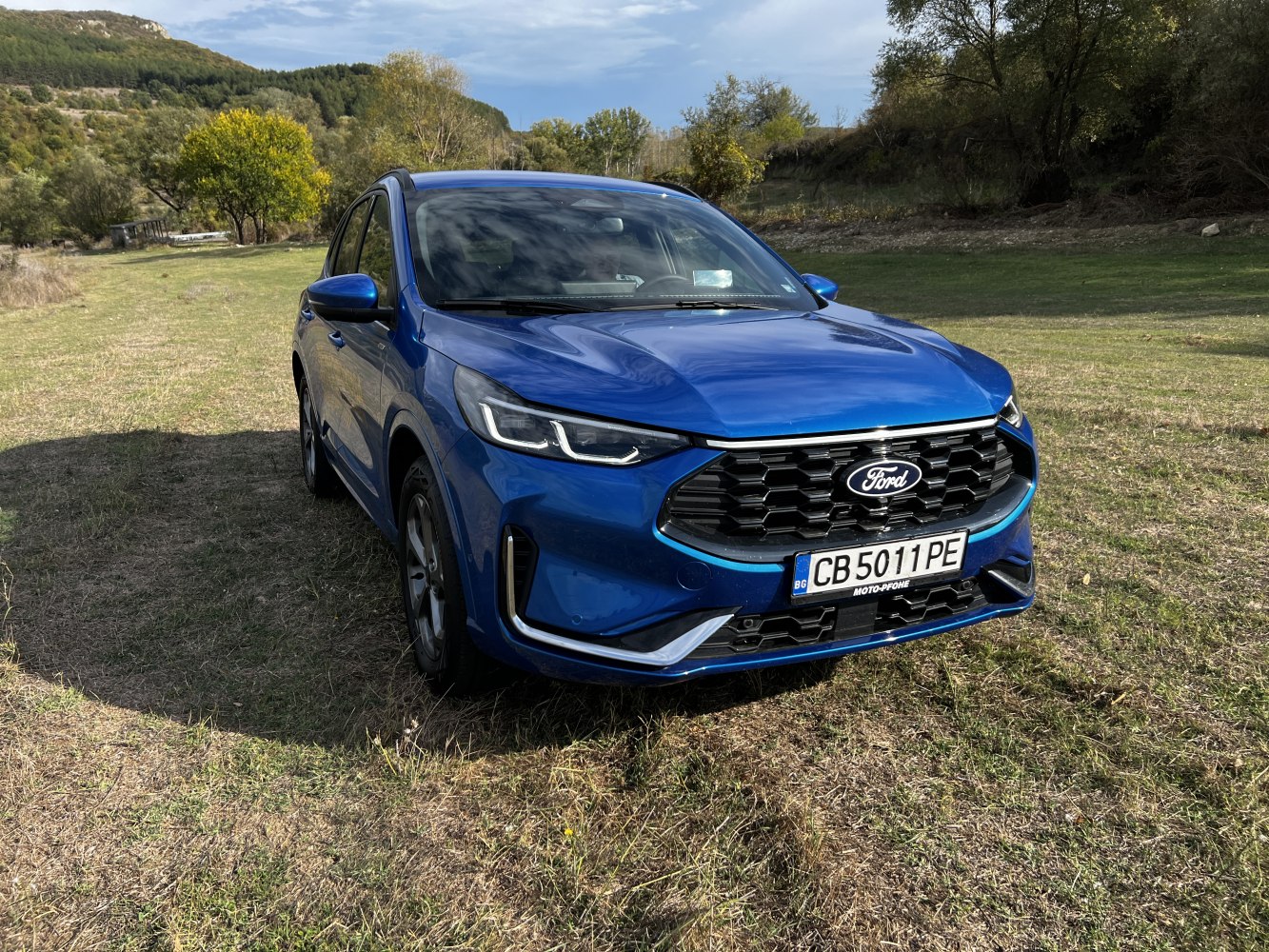 SUV front view with LED headlights and bold front grille in blue.