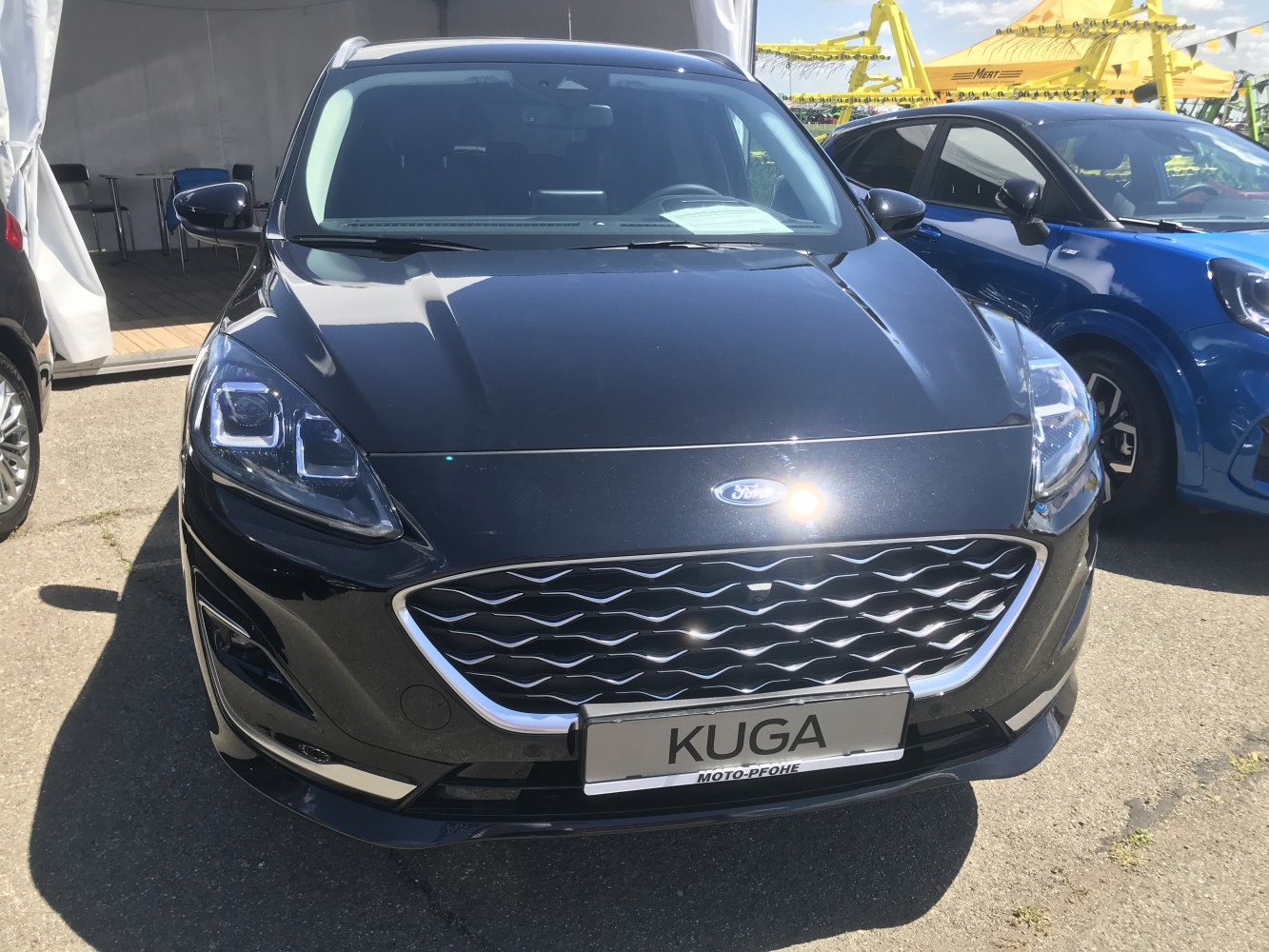 LED headlights with wave-pattern front grille in modern SUV design
