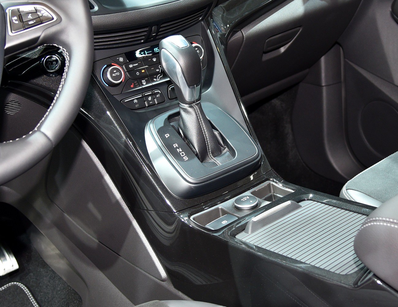Automatic gear shift with climate control panel and dashboard details