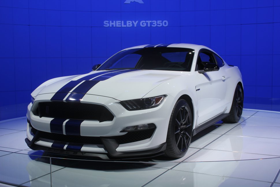 White Shelby GT350 with blue racing stripes and black wheels