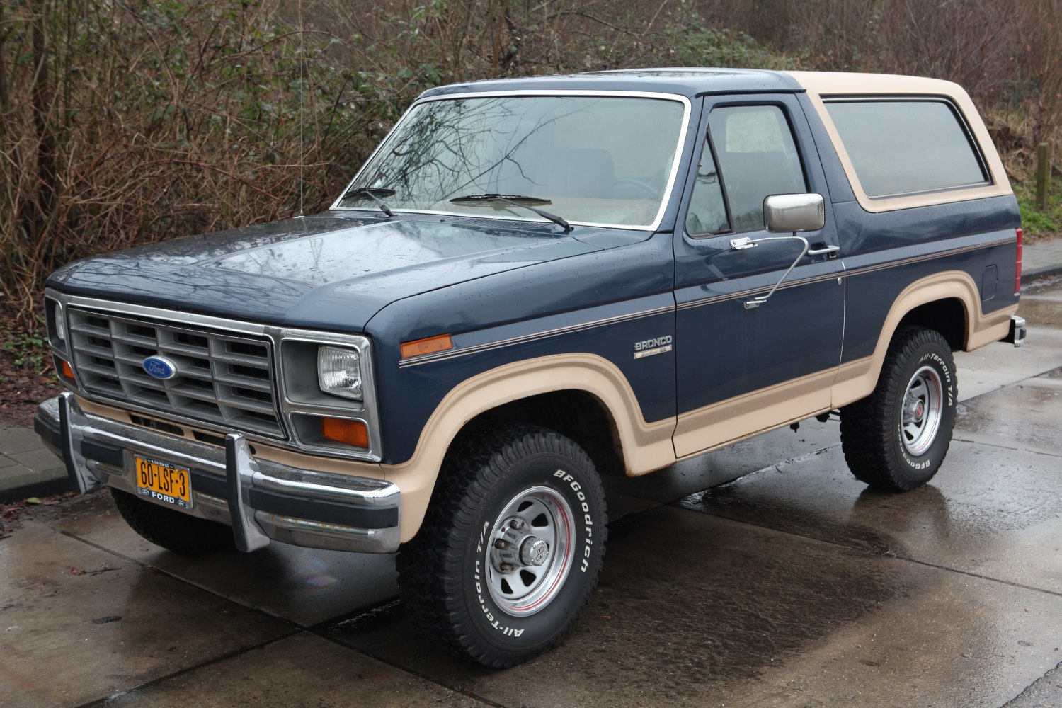 Classic SUV with two-tone paint and off-road tires