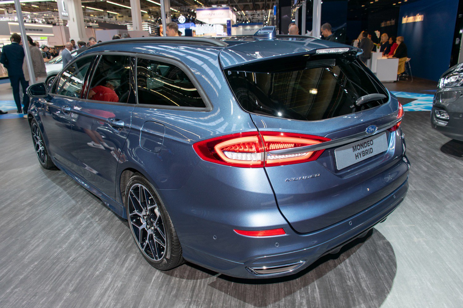 Rear view with hybrid badge and modern taillights