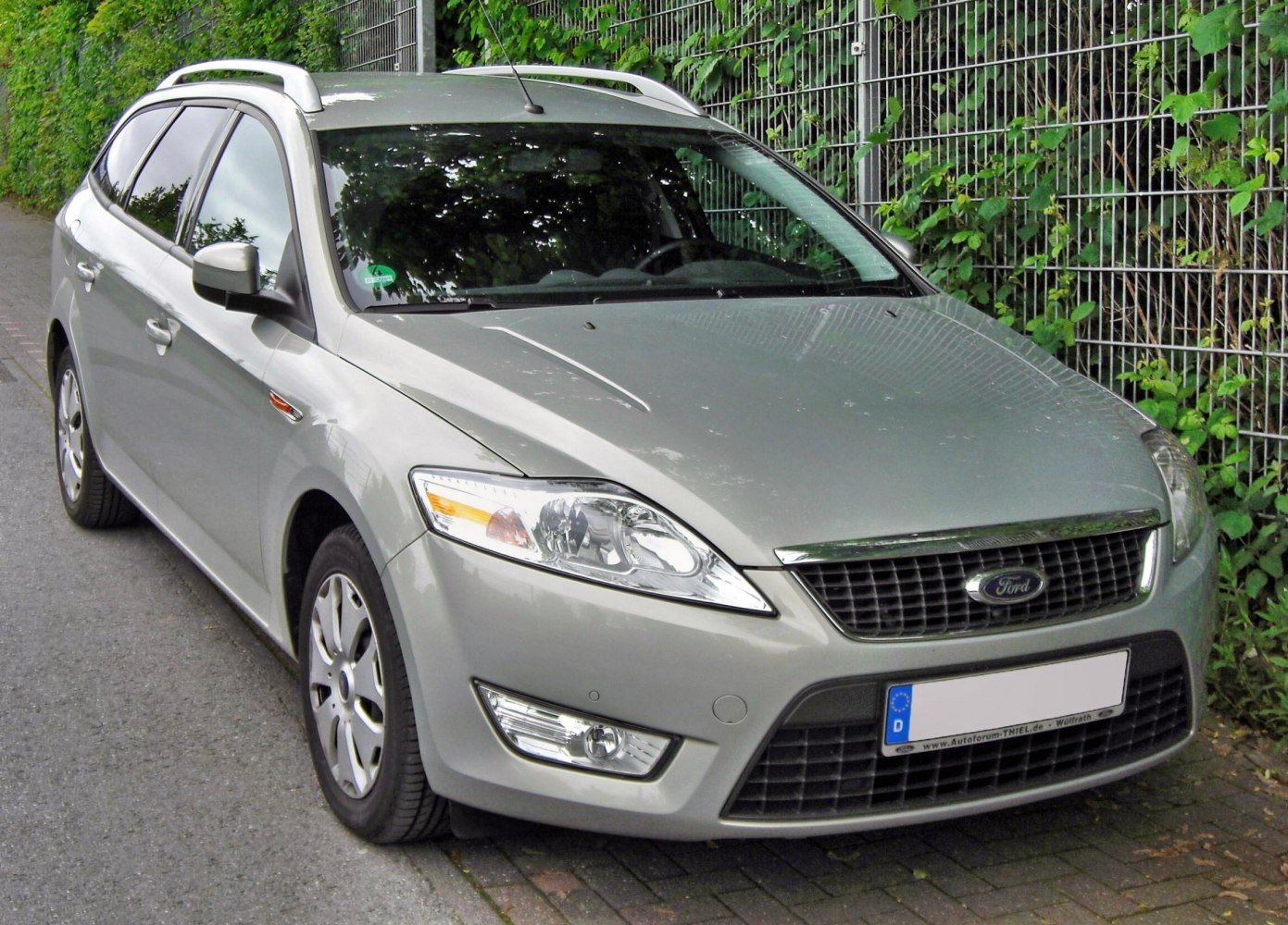 Front view of a silver estate with distinctive headlights and grille