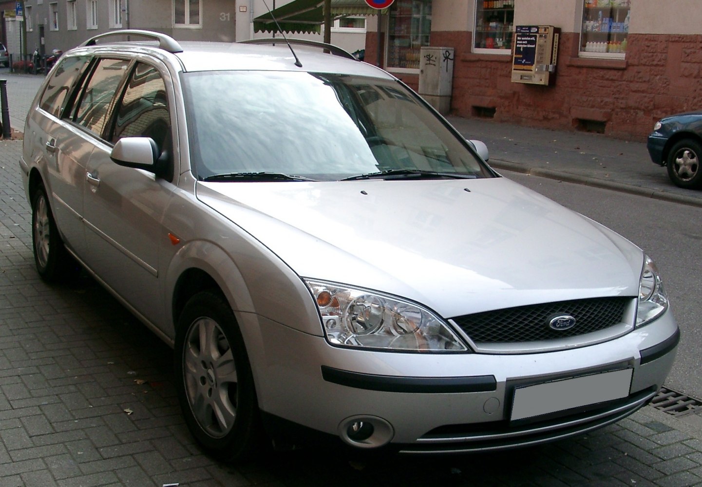 Silver wagon with roof rails, fog lights, and clear headlights from front-side angle