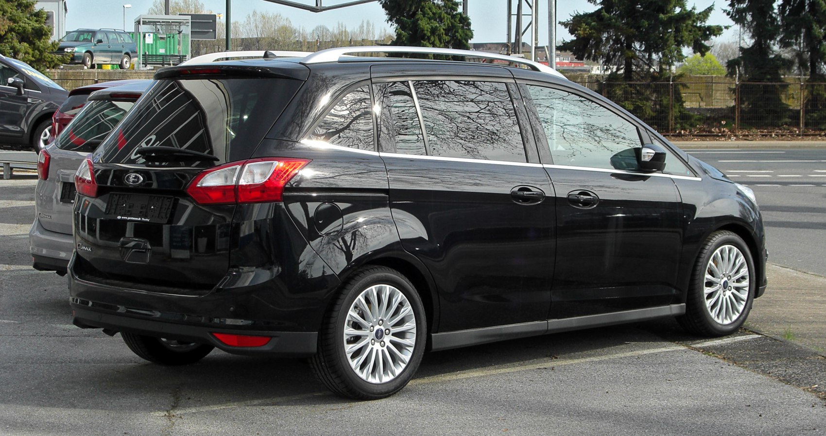 Rear and side view of a grand multi-purpose vehicle with alloy wheels